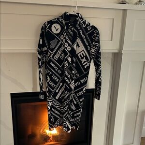 DKNY New York inspiredBlack & White Graphic Sign-Print Shirt top/dress